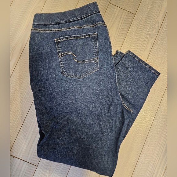 Classic Blue Women's Jeans - Picture 4 of 6